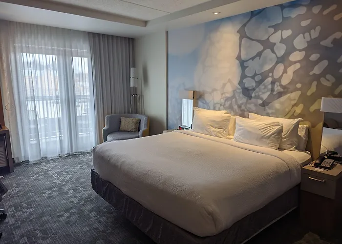 Courtyard By Marriott Holland Downtown